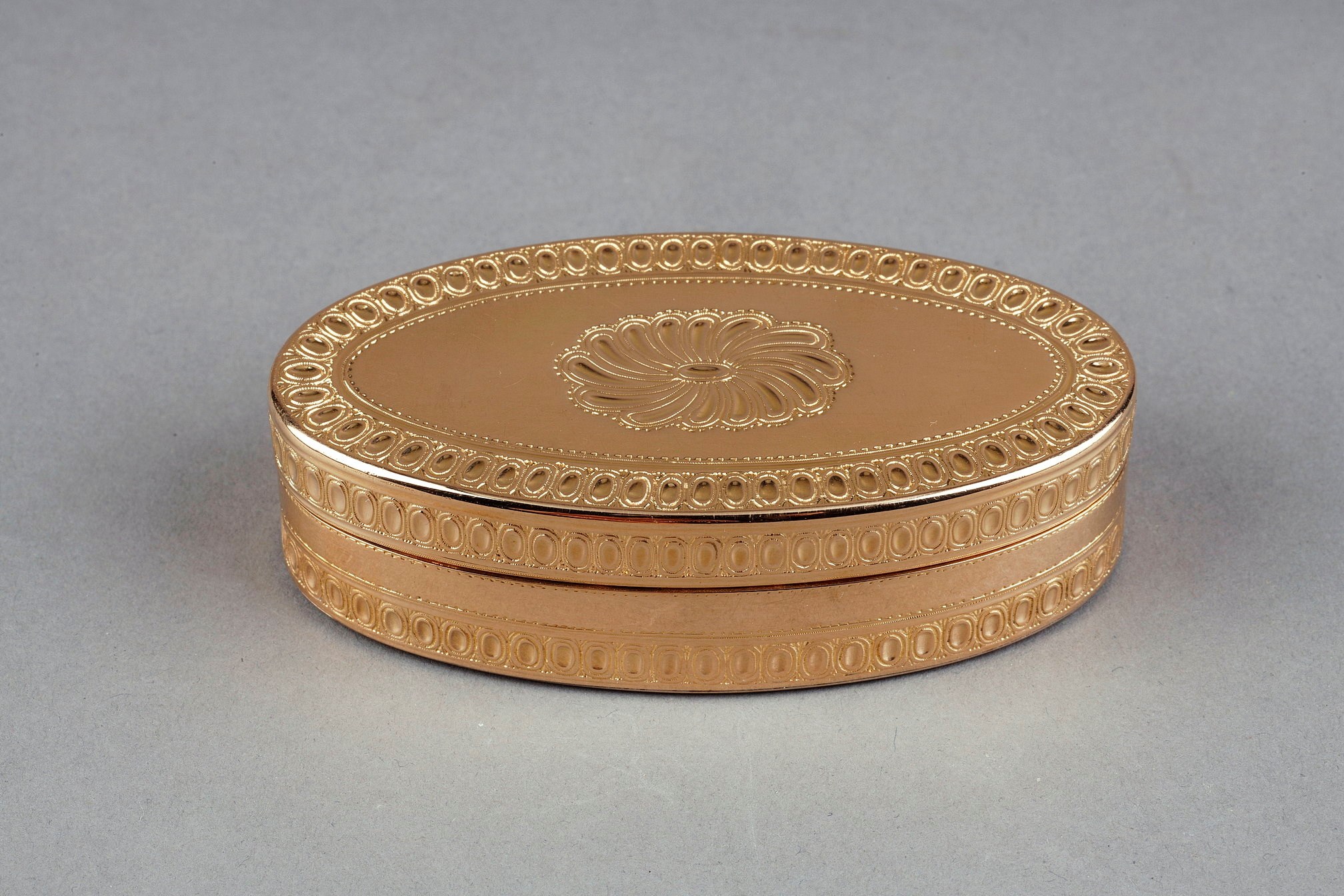 Louis XV period gold oval snuffbox